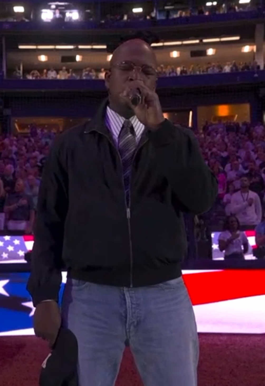 NE-YO with a fantastic national anthem performance ahead of 