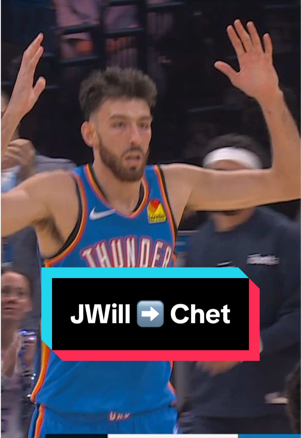 Chet deflects the shot on one end and Jaylin Williams fires a long pass to him on the other end 🤝 