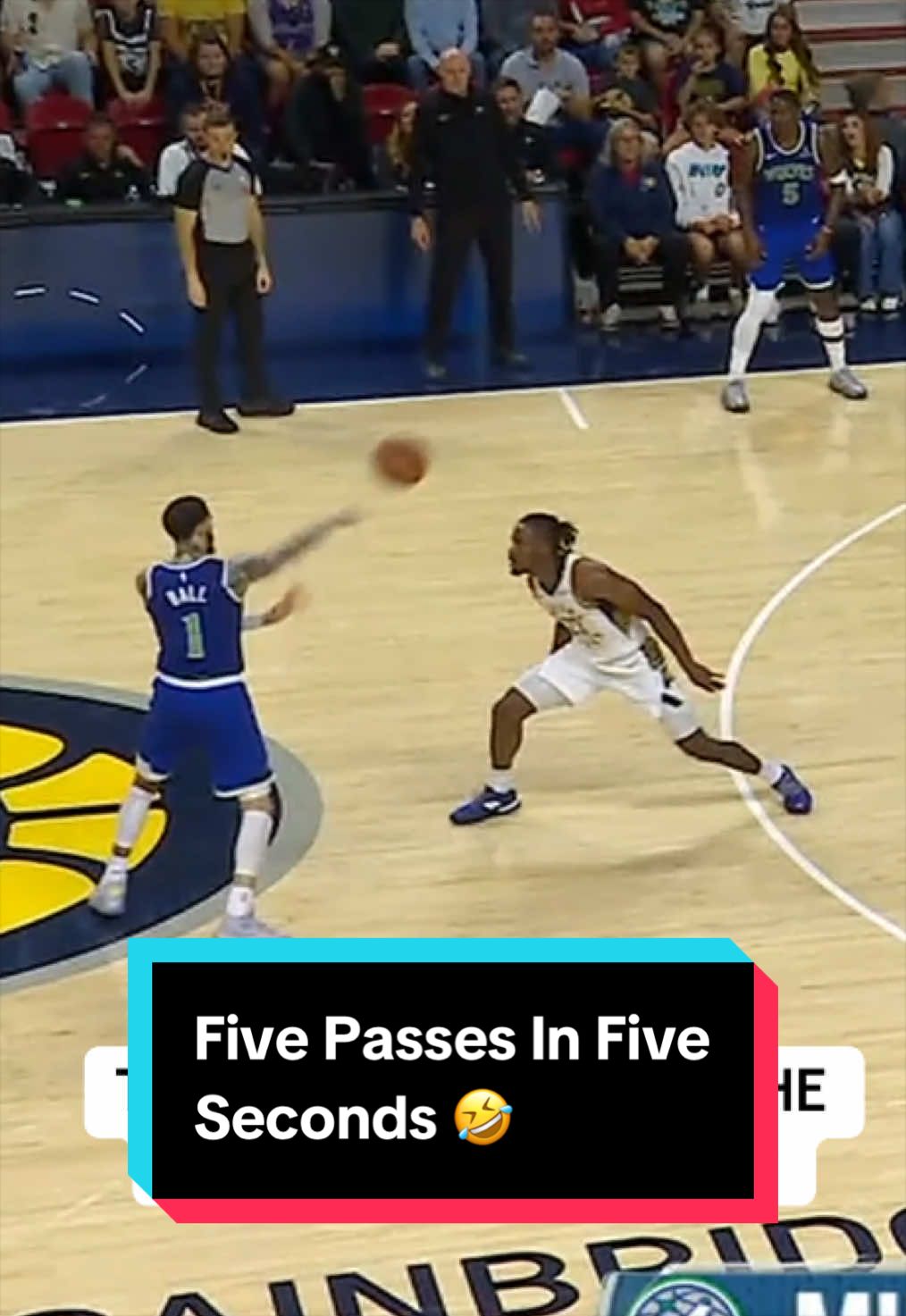 No, YOU shoot it 😂 One of our favorite moments of the preseason…Ant and LaMelo are already having fun out there together 🙌🔥 