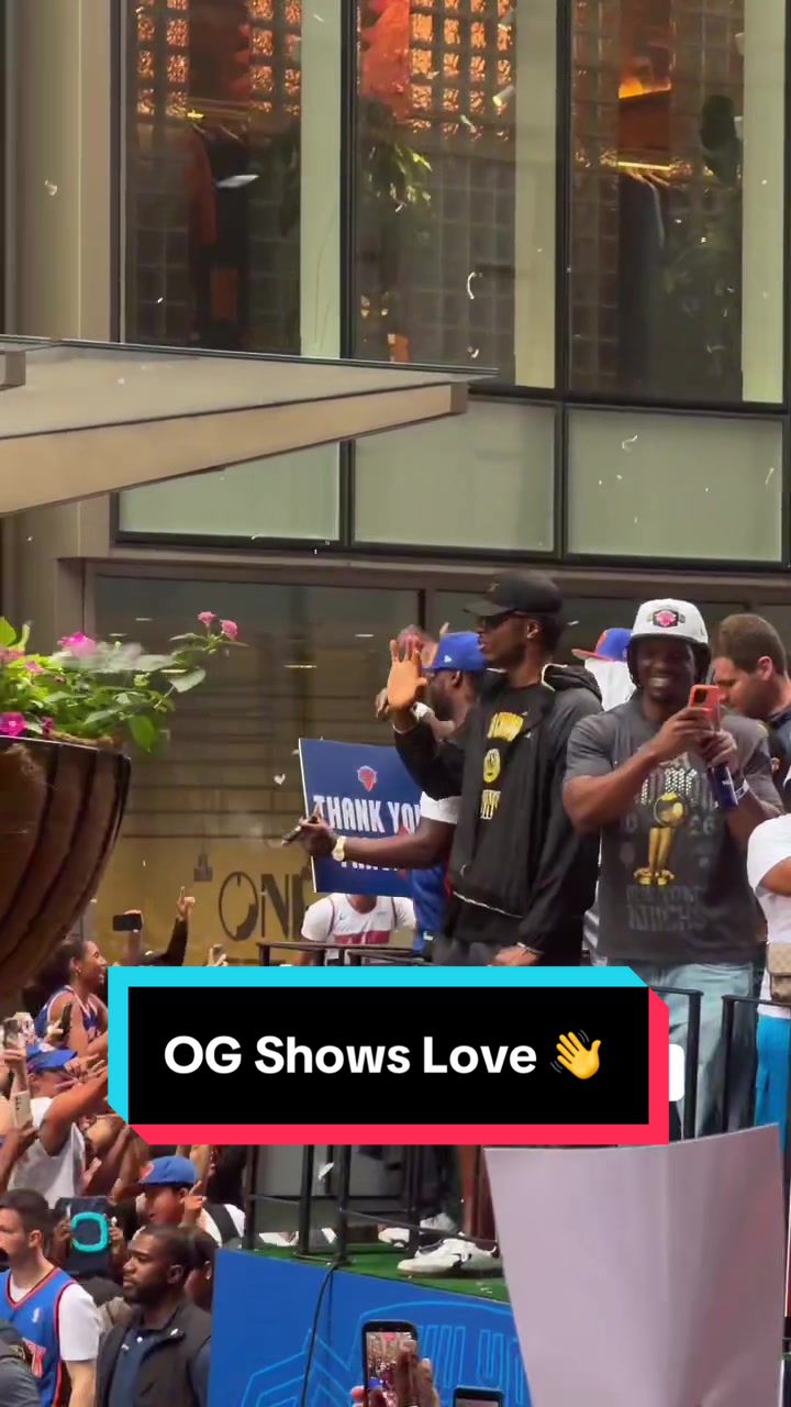 And the crowd is showing love back! 🗣️🫶 
