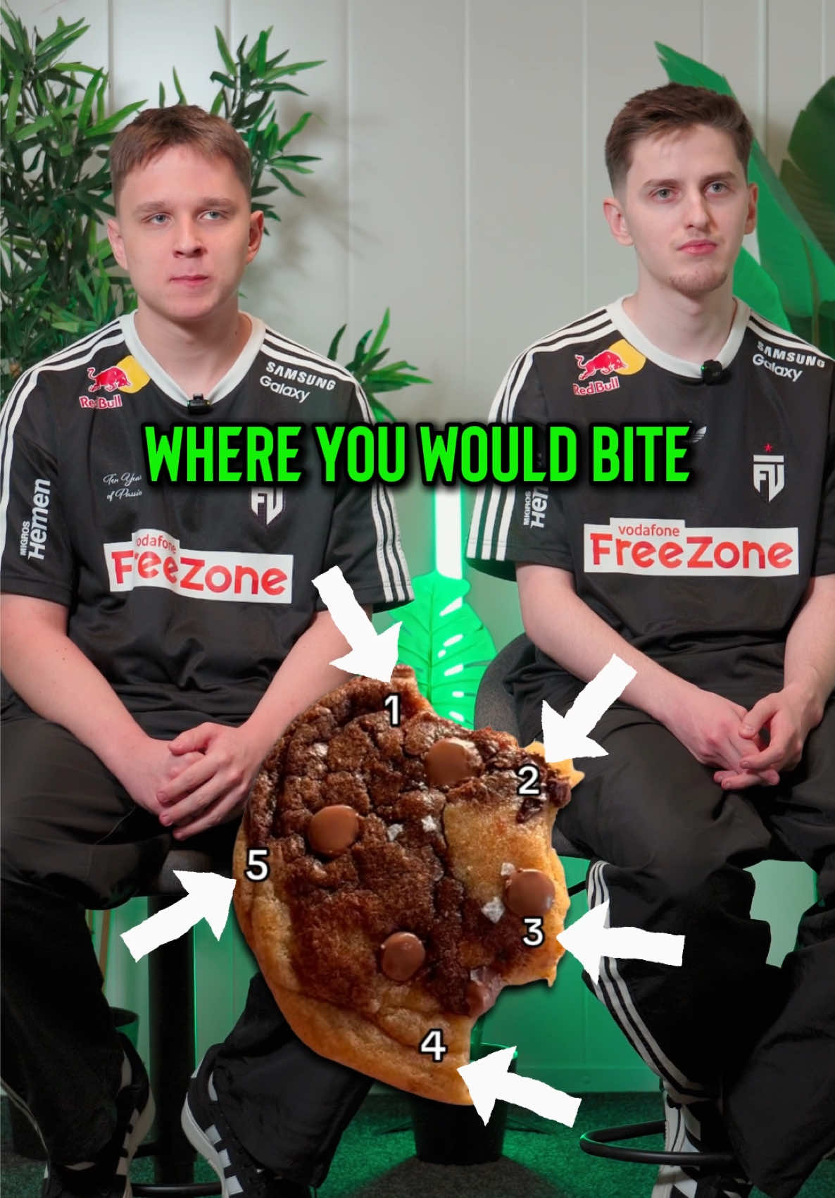 Where would you bite first?? 🍪 👀 