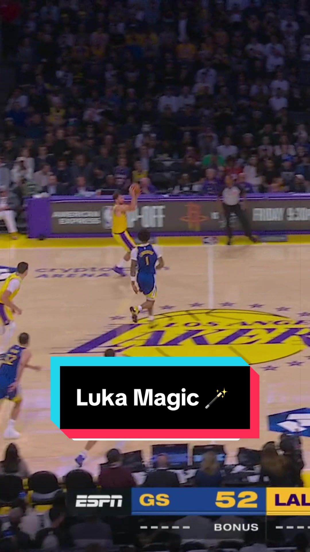 Luka closes the 1H with a WILD halfcourt launch 🎯 
