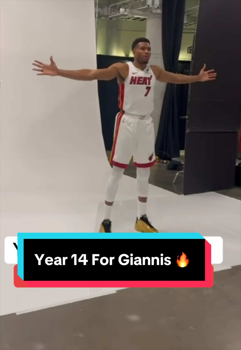 New threads but same iconic wingspan pose 🪽 for Giannis 🔥 