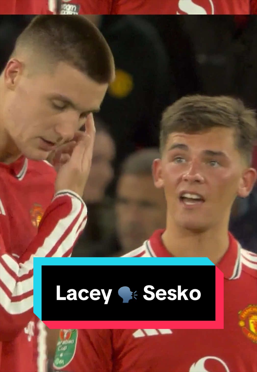 Shea Lacey handing out advice to Benjamin Šeško 😅