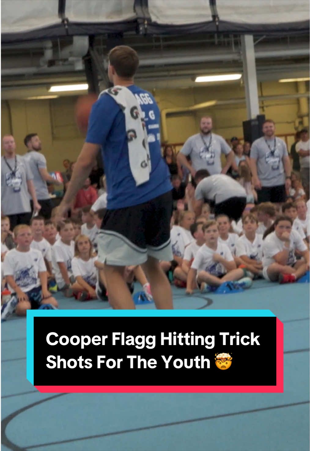 @CooperFlagg hit this trick shot for his campers at his third annual Flagg Brothers Basketball ProCamp this summer 🔥 