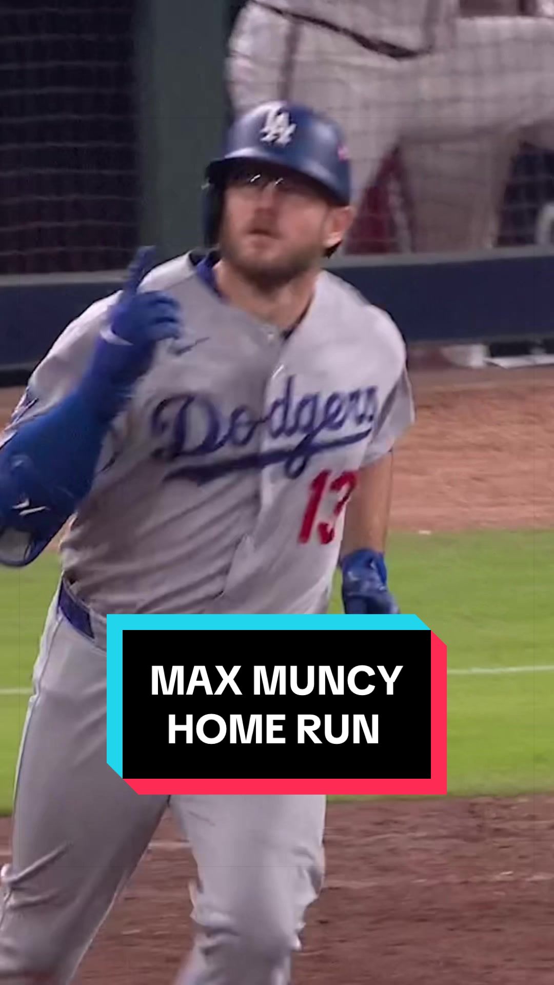 Dodgers extend their lead in the 9th!