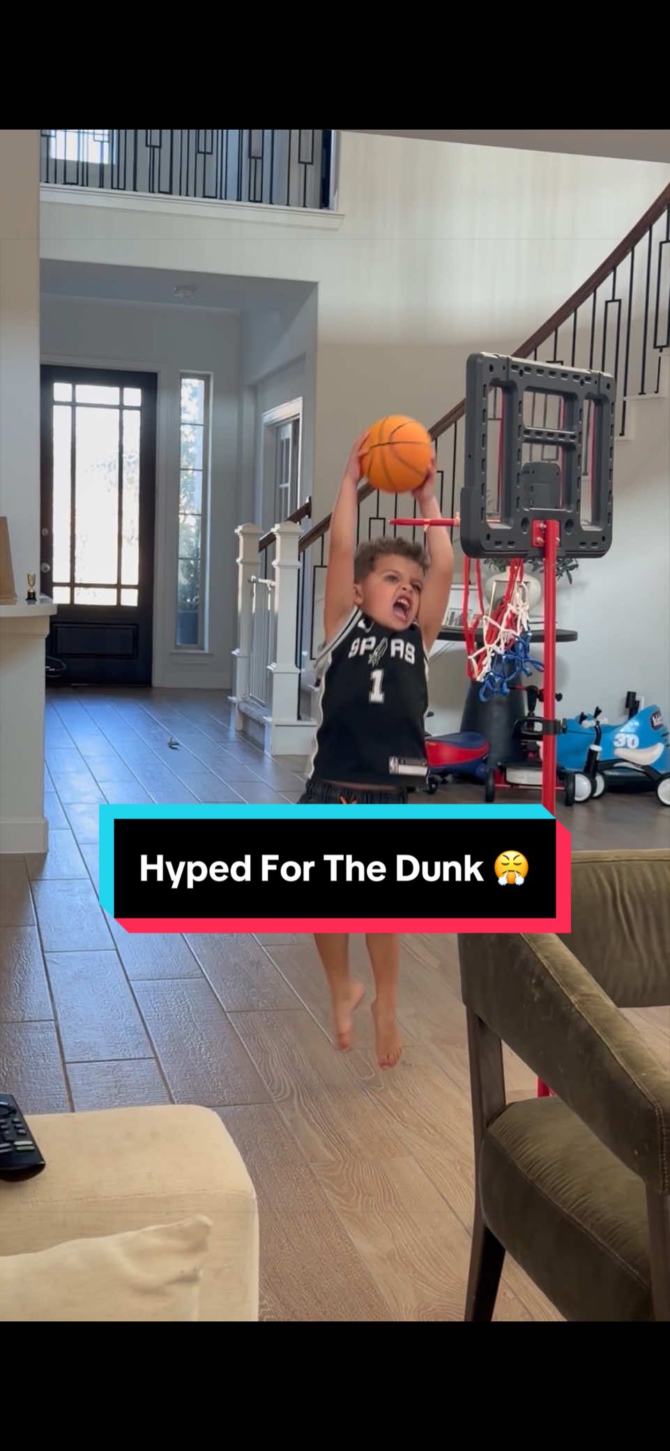 One of the cutest @San Antonio Spurs fans we'll ever see 😆😤 (via: robthetxrealtor/IG) 