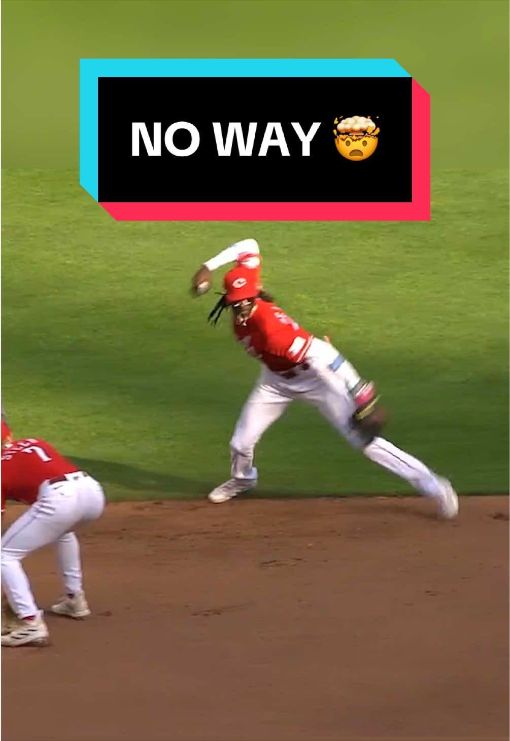 When Elly De La Cruz came out of nowhere to save the day on this casual 1-4-6-3 putout 😳