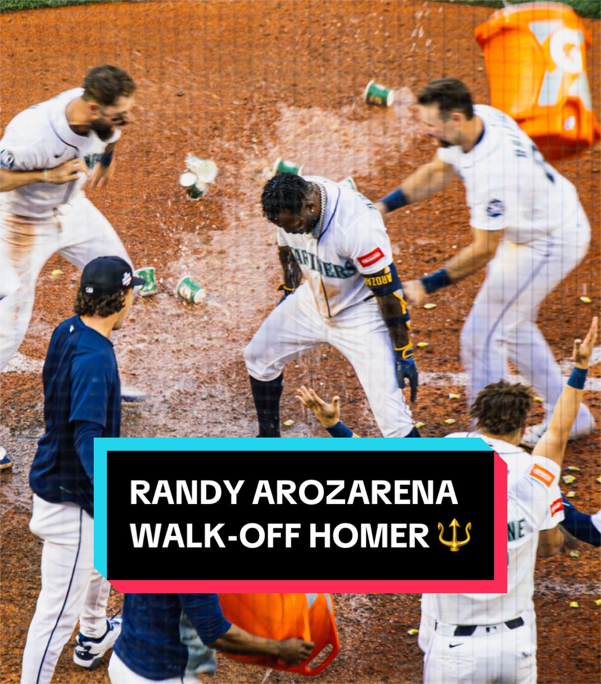 Randy Arozarena starts the game with a leadoff homer and ends it with a walk-off blast 😤 
