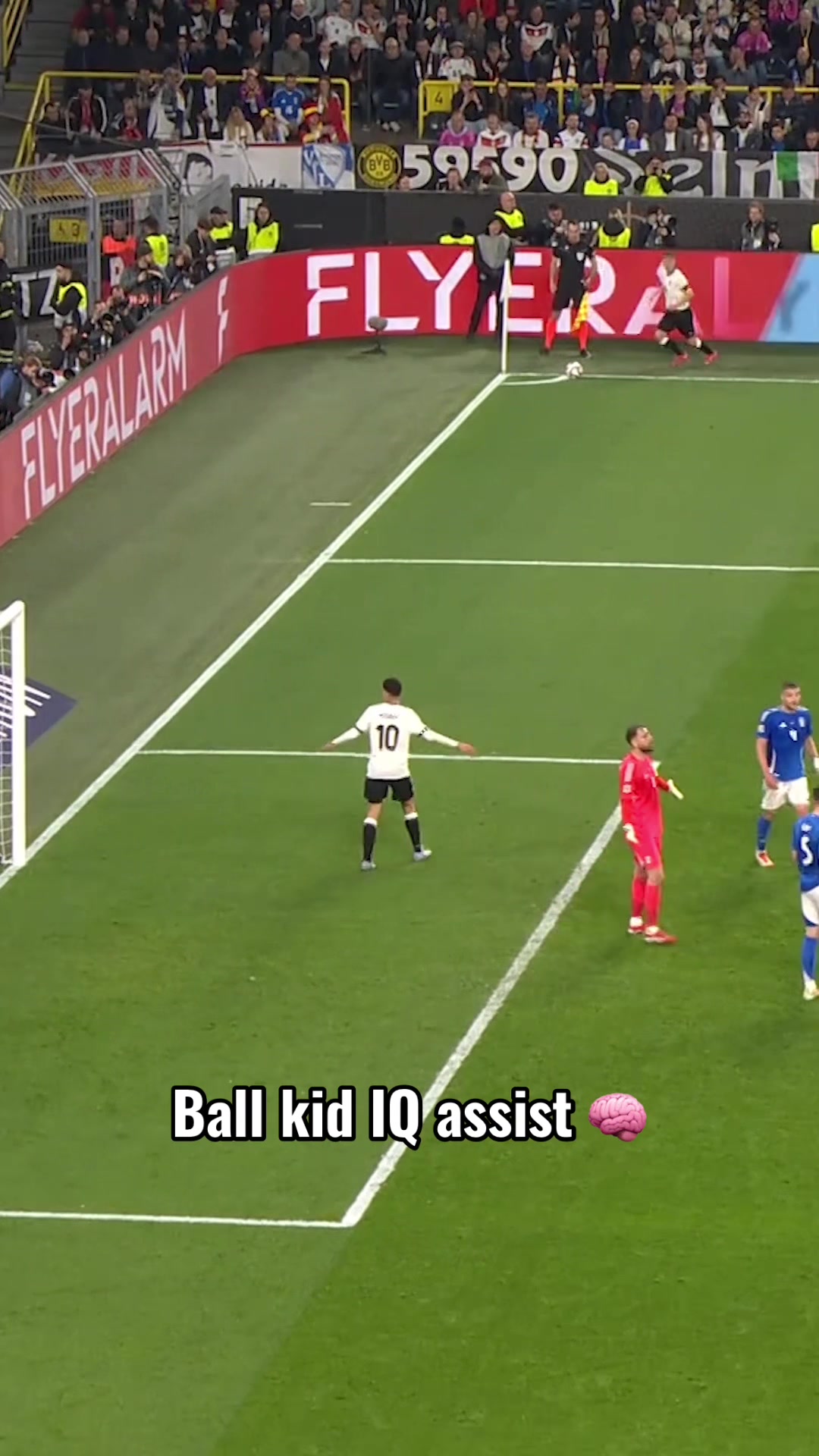 When the ball kid helped Jamal Musiala score 👏🇩🇪