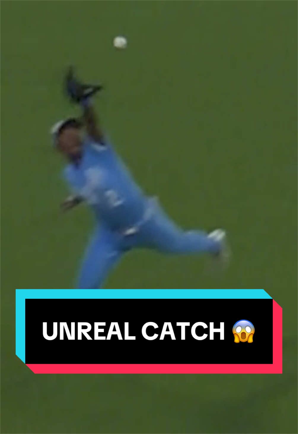 Tyler Tolbert goes FULL EXTENSION for the grab and Craig Kimbrel is in disbelief 😳 