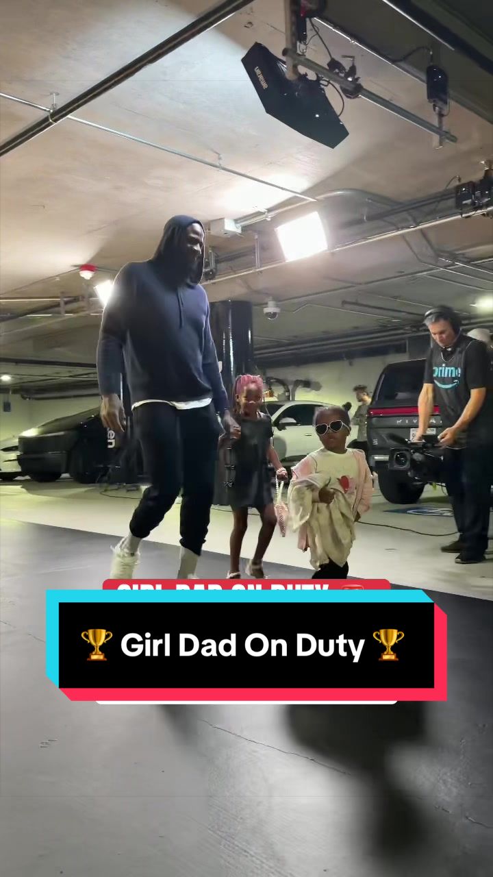 🏆 Draymond Green making the most adorable entrance 🚨 🏆 