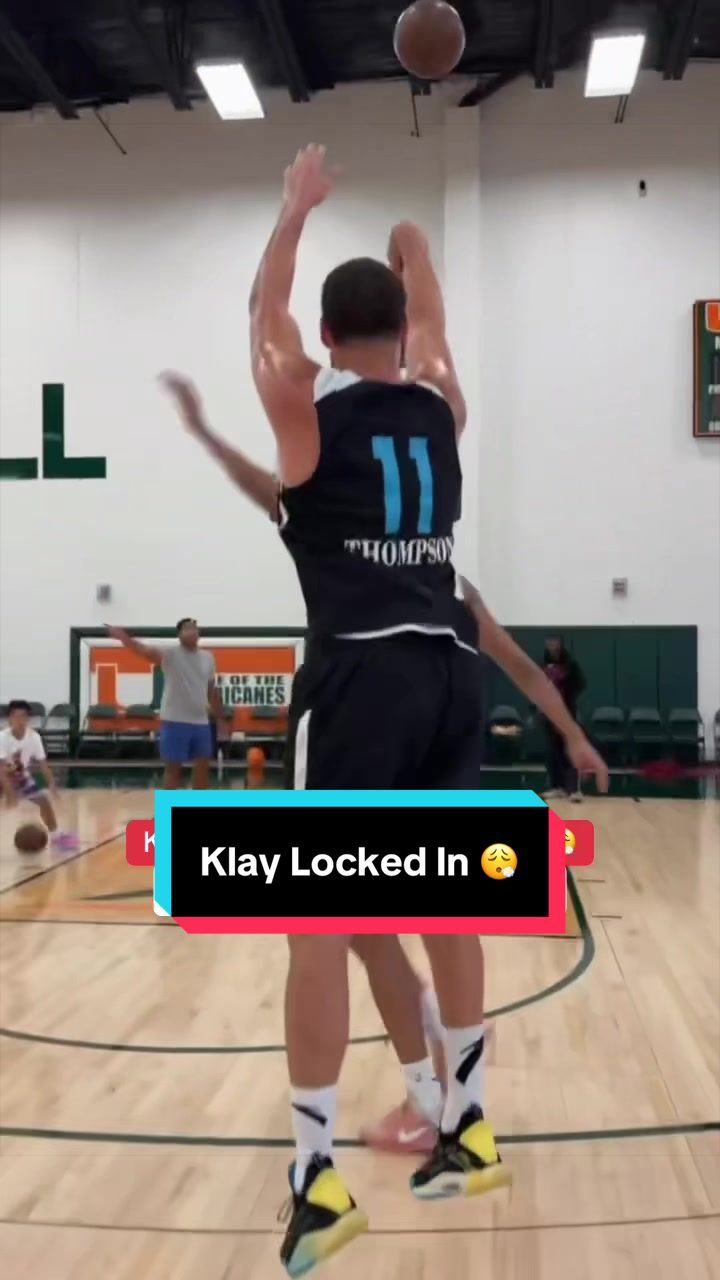 Klay Thompson shows off his quick shot-release down in Miami with Justin Zormelo! 🔥  