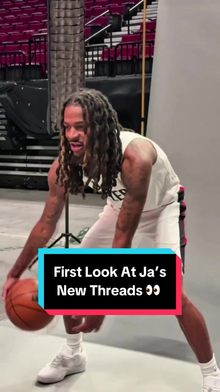 First look at Ja Morant in his new @Trail Blazers uniform 🧵 
