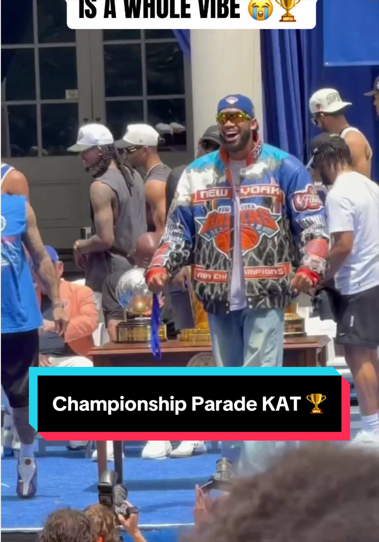 KAT was a whole mood during the @New York Knicks' championship parade in June 🏆🧡💙 