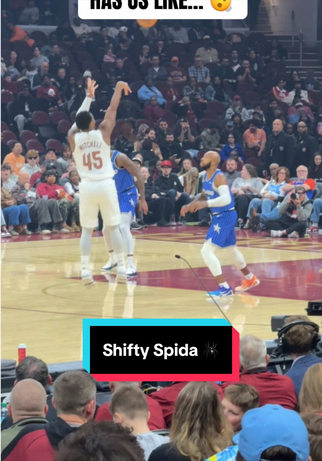 Donovan Mitchell with a little misdirection before draining the middy 🔥 