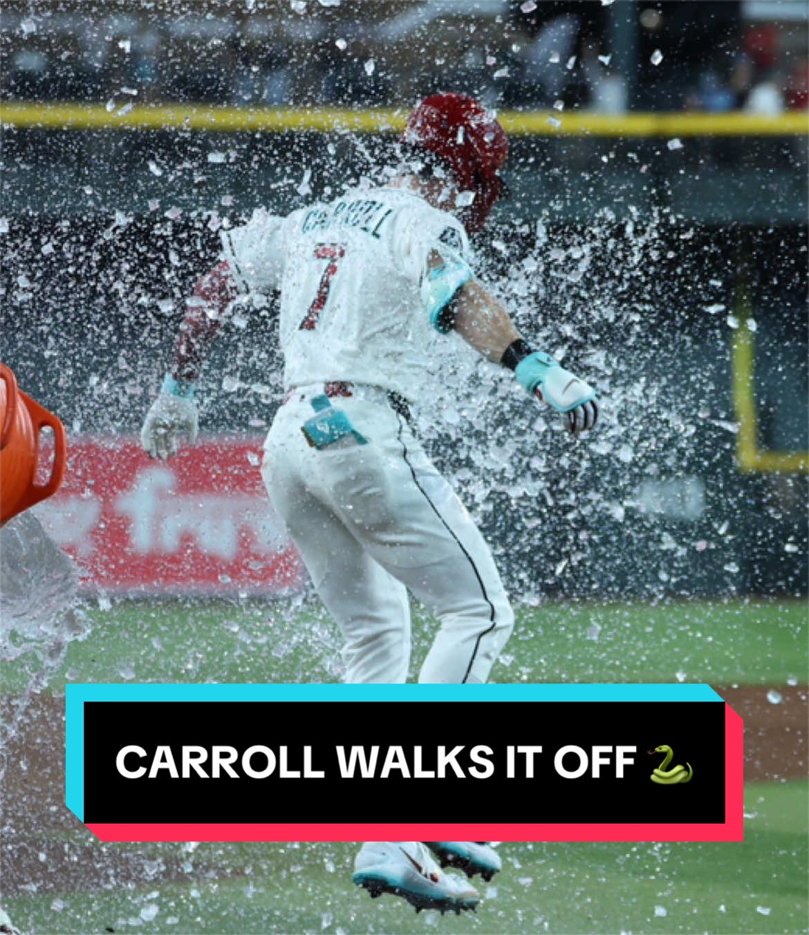 Corbin Carroll walks it off for the D-backs 🐍