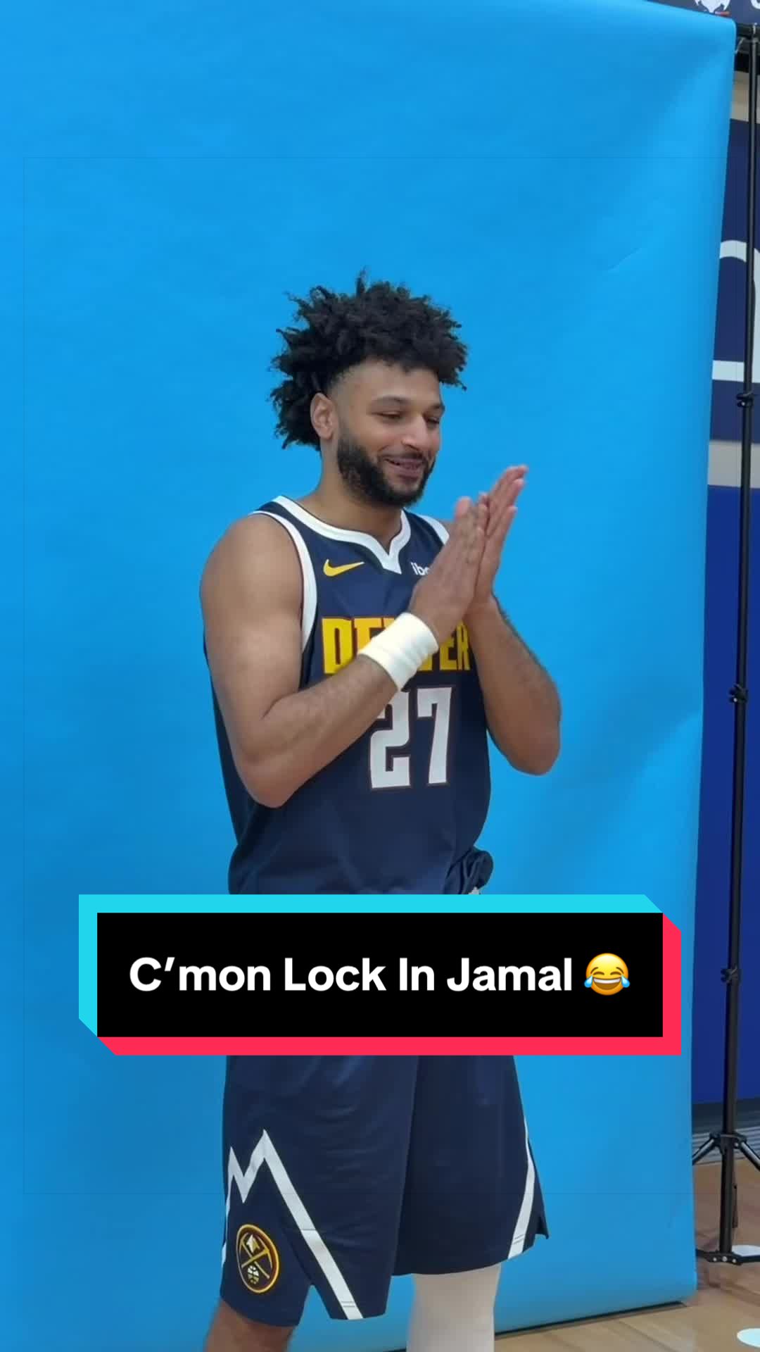 Jamal Murray having a hard time keeping the serious face 😂 