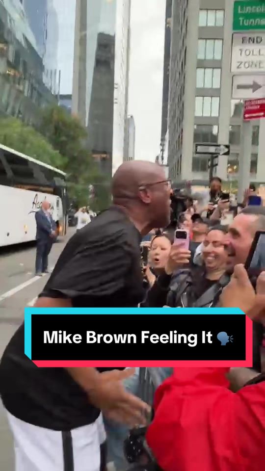 Mike Brown is feeling all the parade vibes this morning ‼️🤩 