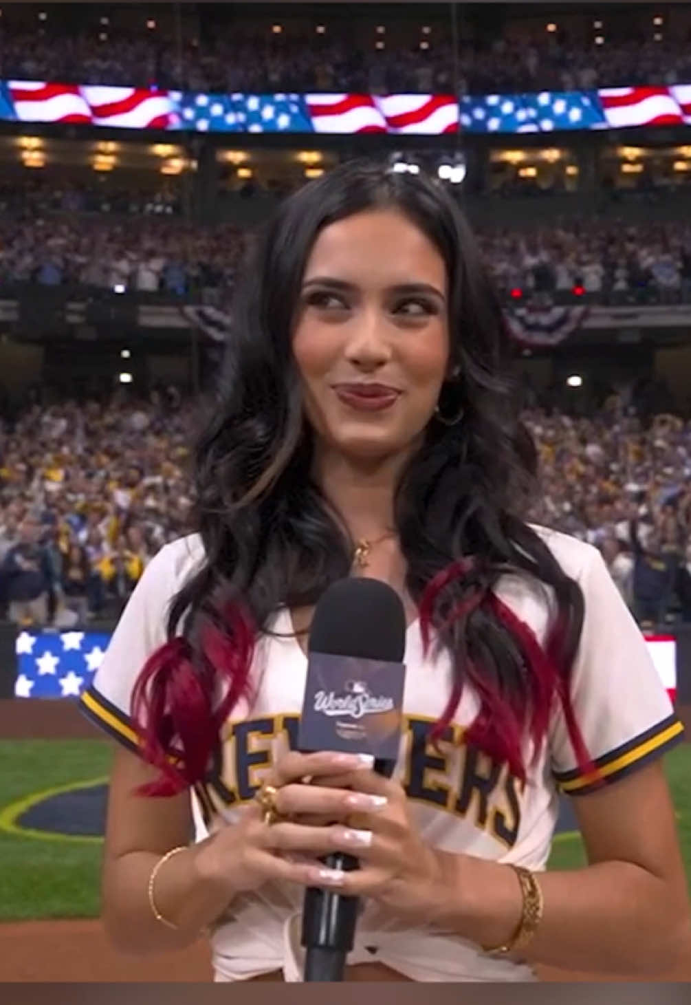 An amazing national anthem performance by Kylie Cantrall! 🤩 