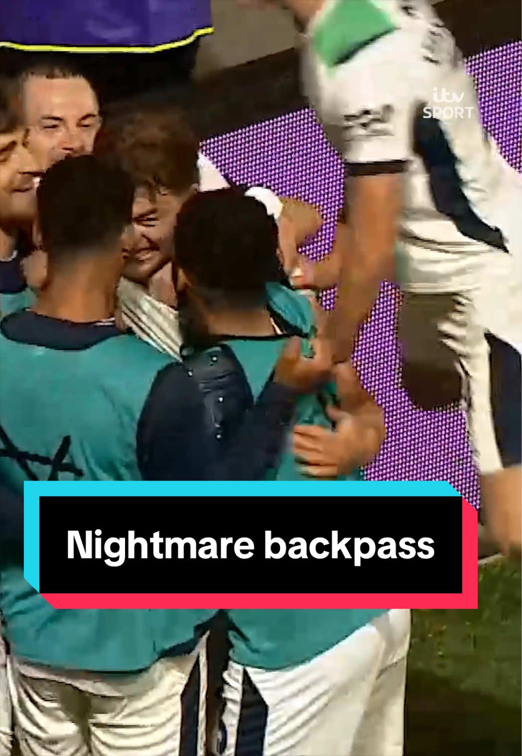 Now this backpass is every goalkeeper's 𝐰𝐨𝐫𝐬𝐭 𝐧𝐢𝐠𝐡𝐭𝐦𝐚𝐫𝐞 🫠