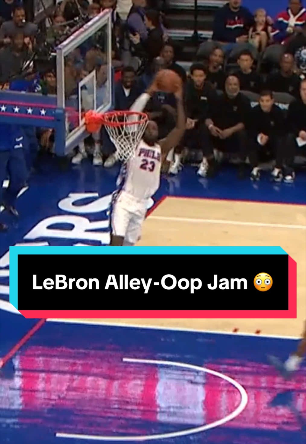 Maxey ➡️ LeBron for the slam ‼️ 