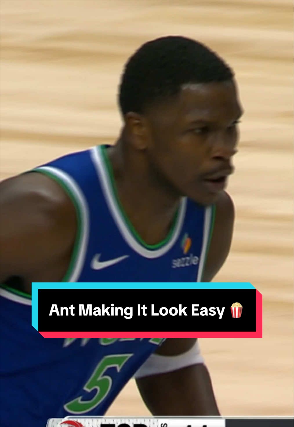 Ant finds the lane and finishes with a two-hand JAM 🔥 