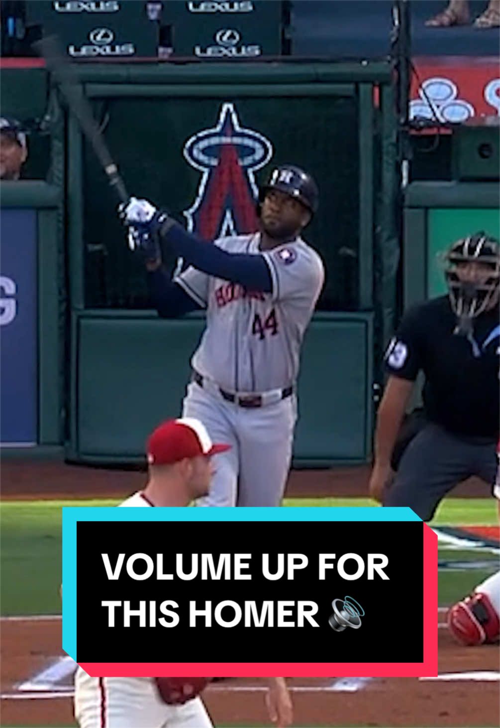 The sound off Yordan Alvarez’s bat is straight out of MLB The Show 😳