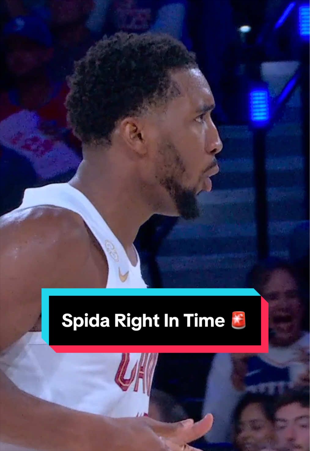 Spida beats the first quarter buzzer and hits his celly 🕷️ 