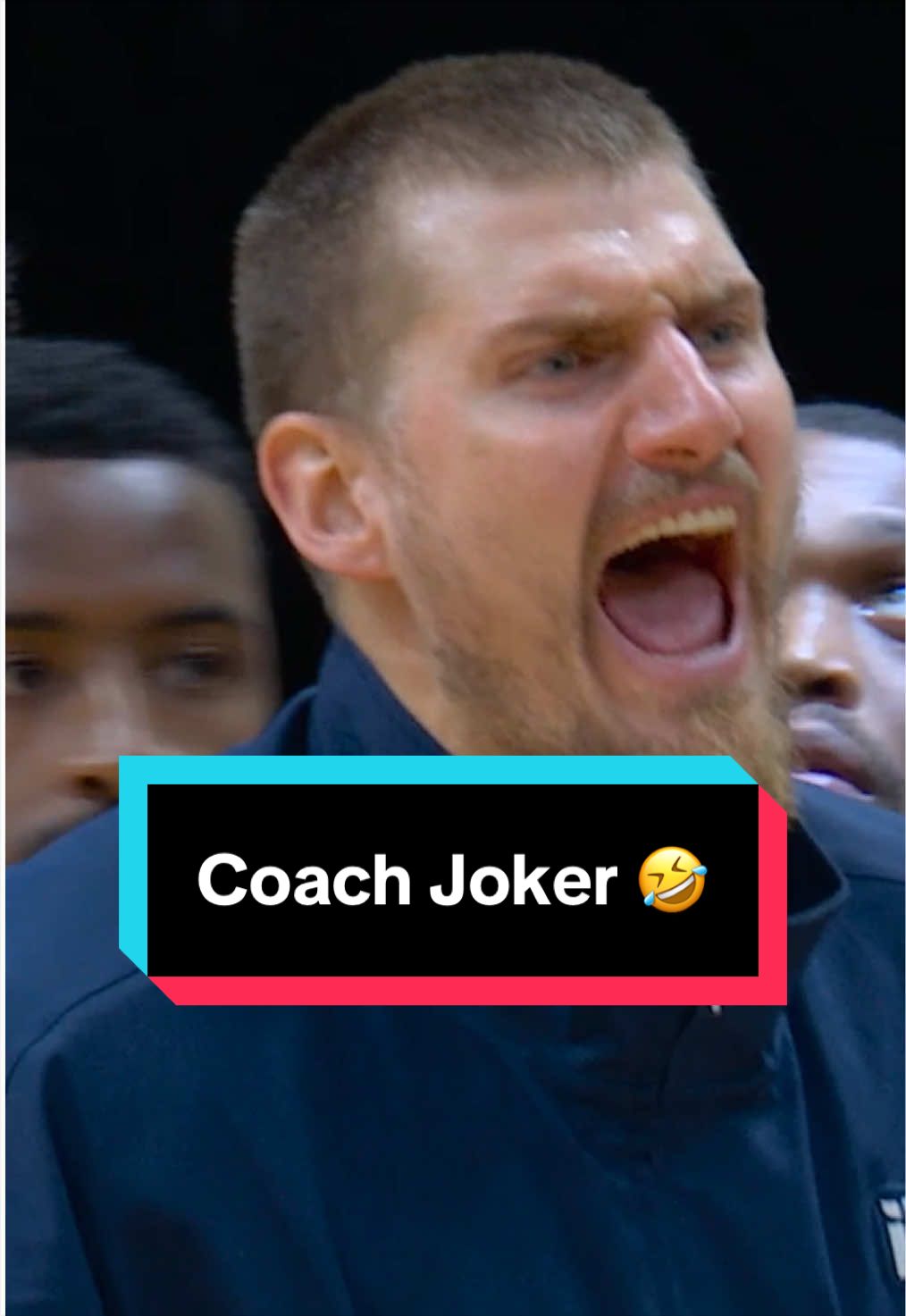 Coaching even when he’s on the bench 🙌 