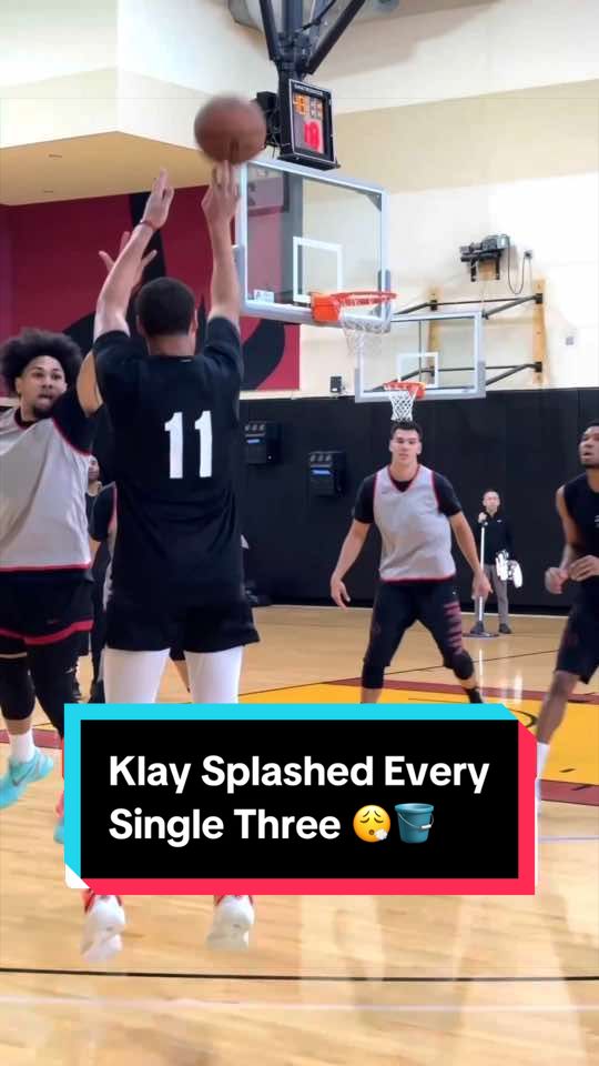 Klay was testing out the nets in South Beach at practice 🔥 