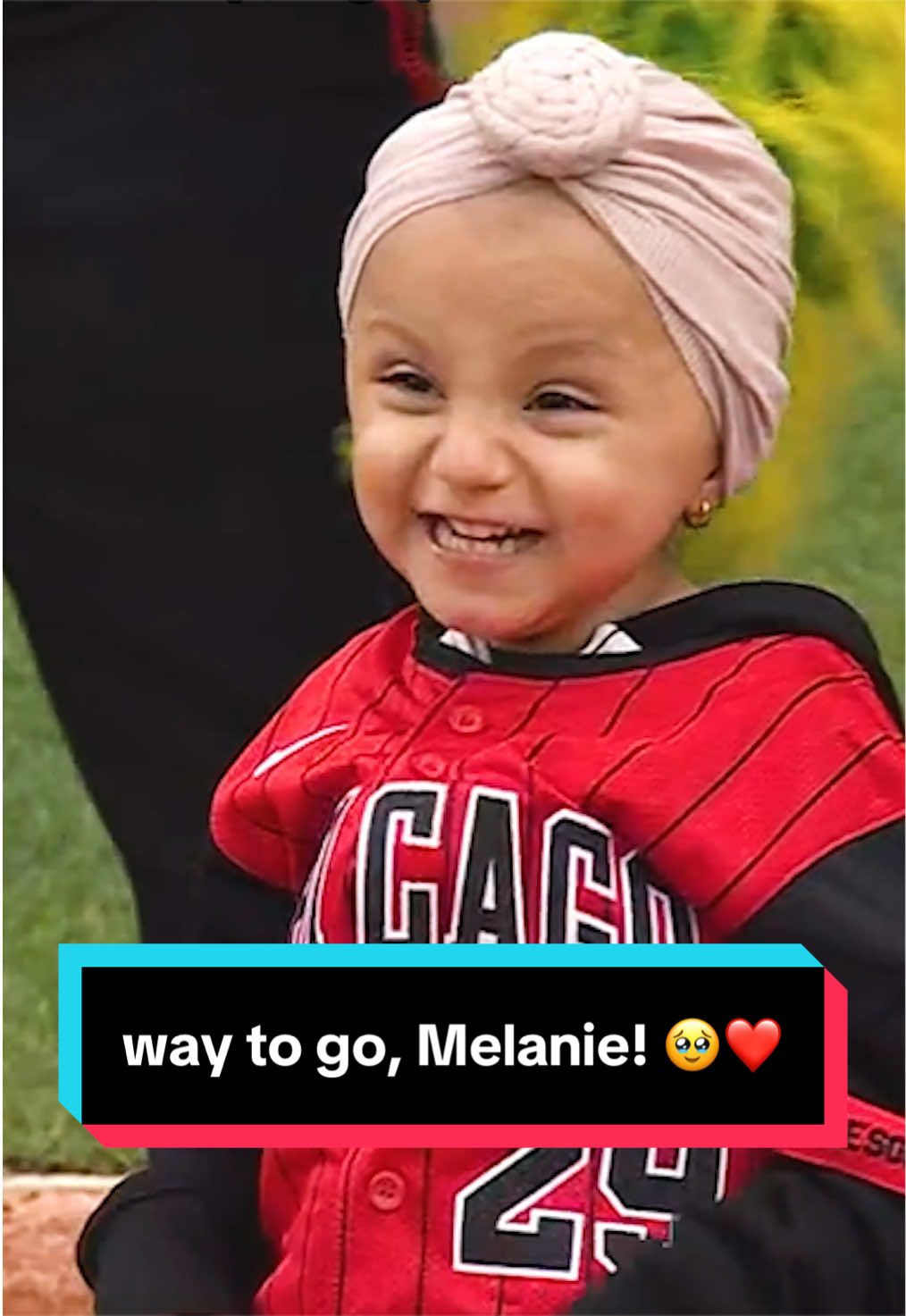 This weekend the White Sox honored 4-year-old, Melanie Marquez. Currently undergoing treatment for medulloblastoma, Melanie joined mascot Southpaw in rounding the bases and had a day she'll never forget. ❤️ 
