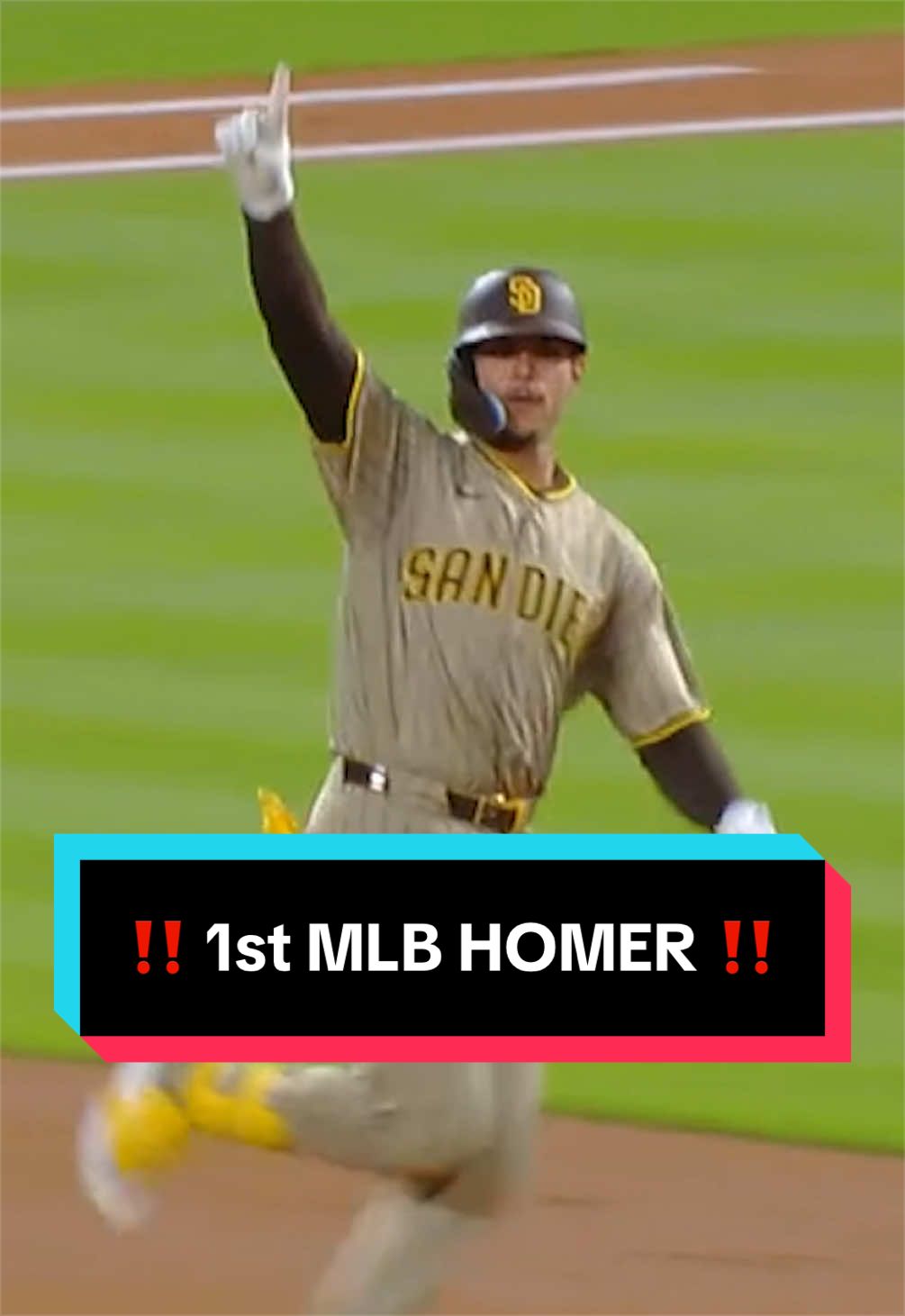 @Padres No. 1 prospect, Ethan Salas, launches his first career homer 🙌 