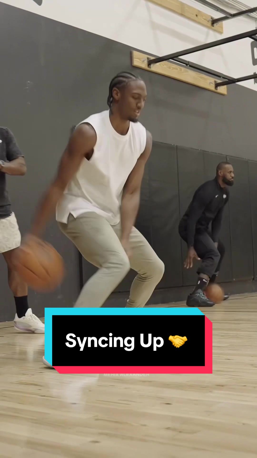 @Philadelphia 76ers teammates Tyrese Maxey and LeBron James moving as ☝️ 