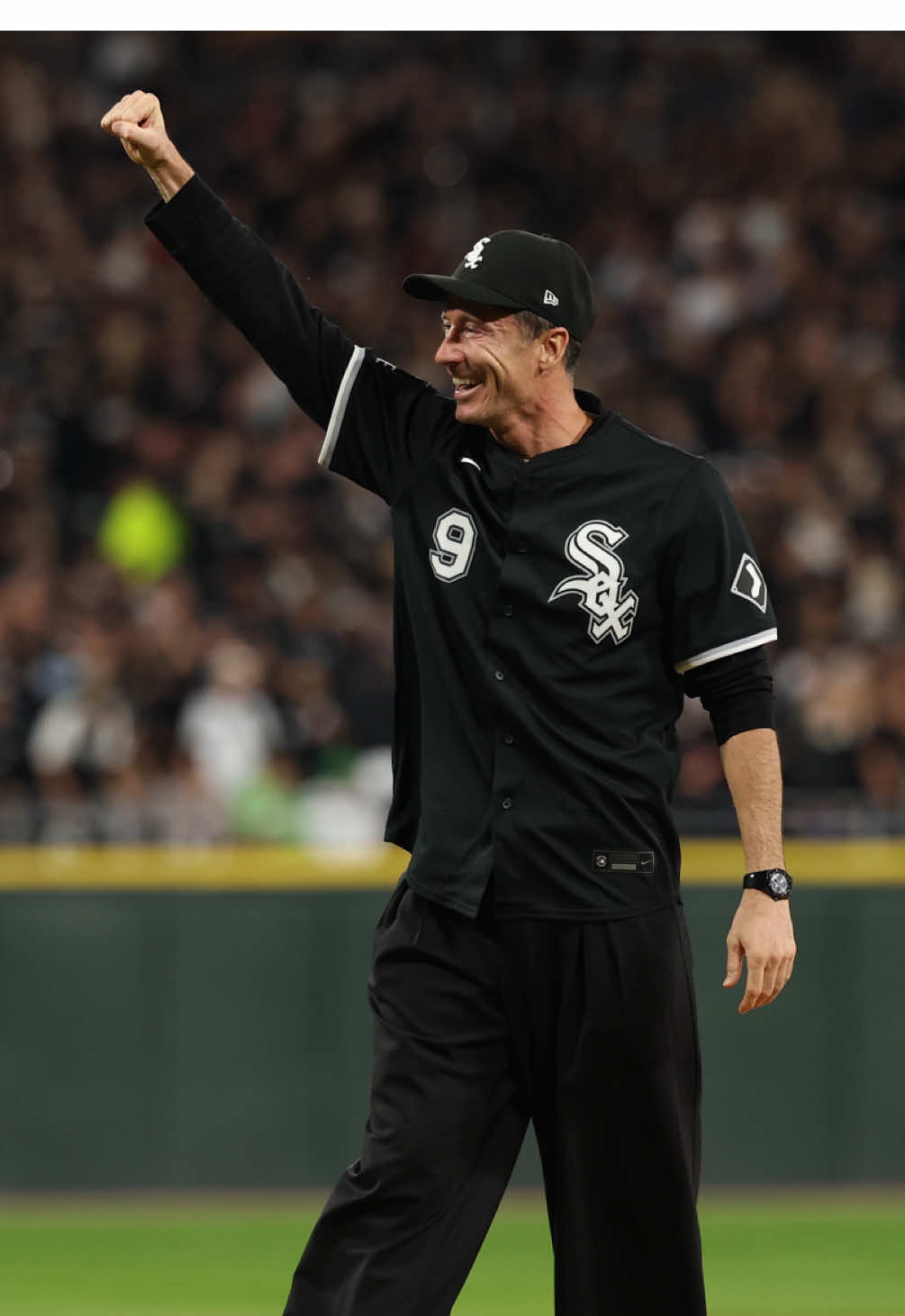 Chicago Fire star Robert Lewandowski linked up with Miguel Vargas before Game 4 of the ALDS 🤩