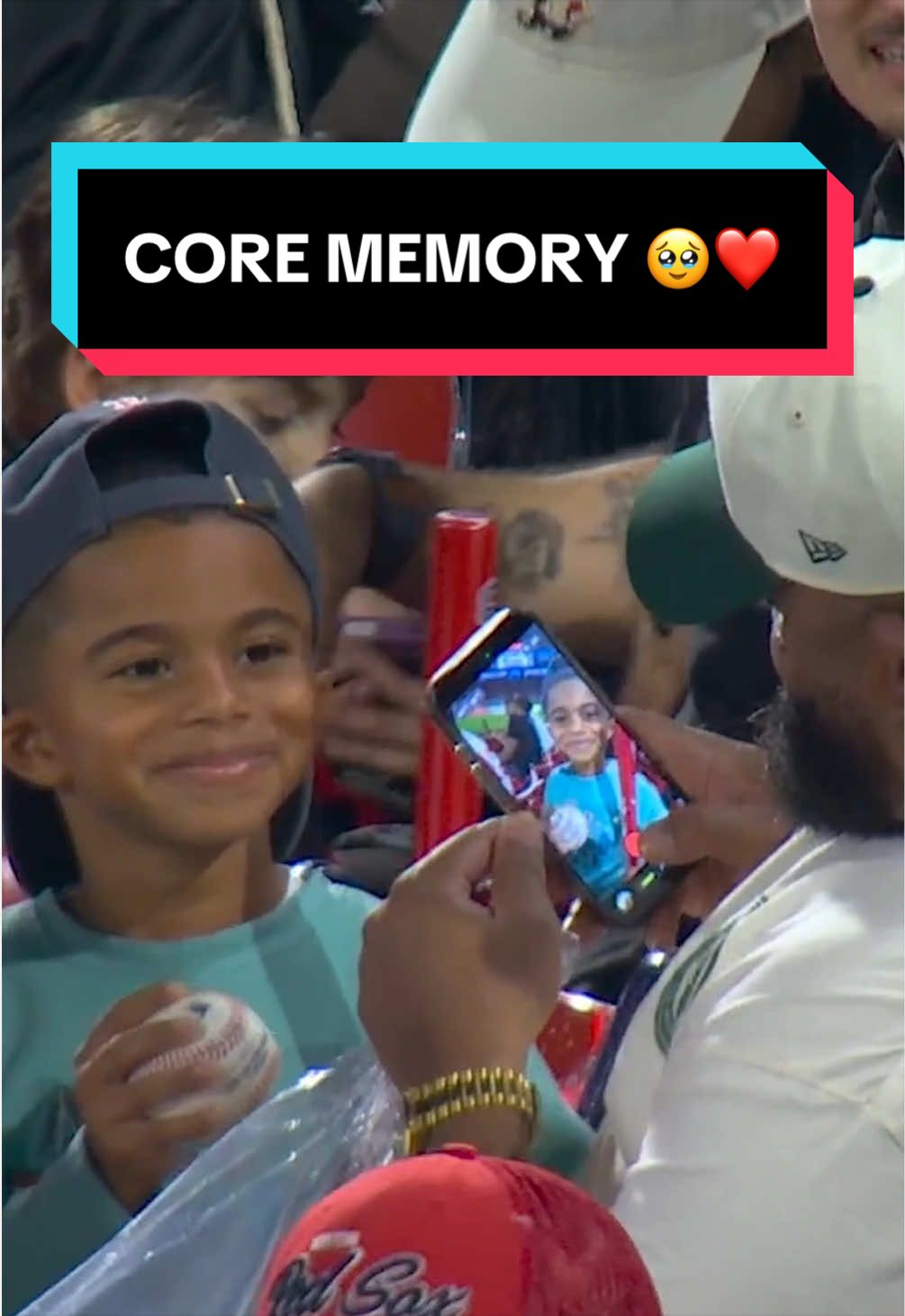 A great foul ball catch by a fan turns into a lifelong memory ❤️