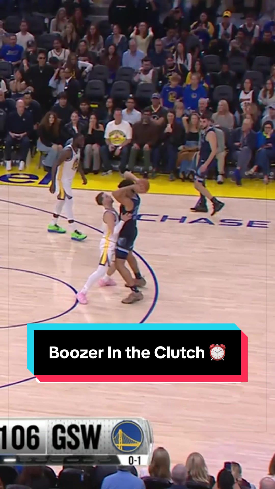 Cam Boozer hit this clutch jumper to give the @memgrizz the late lead ⏰ 🫨 