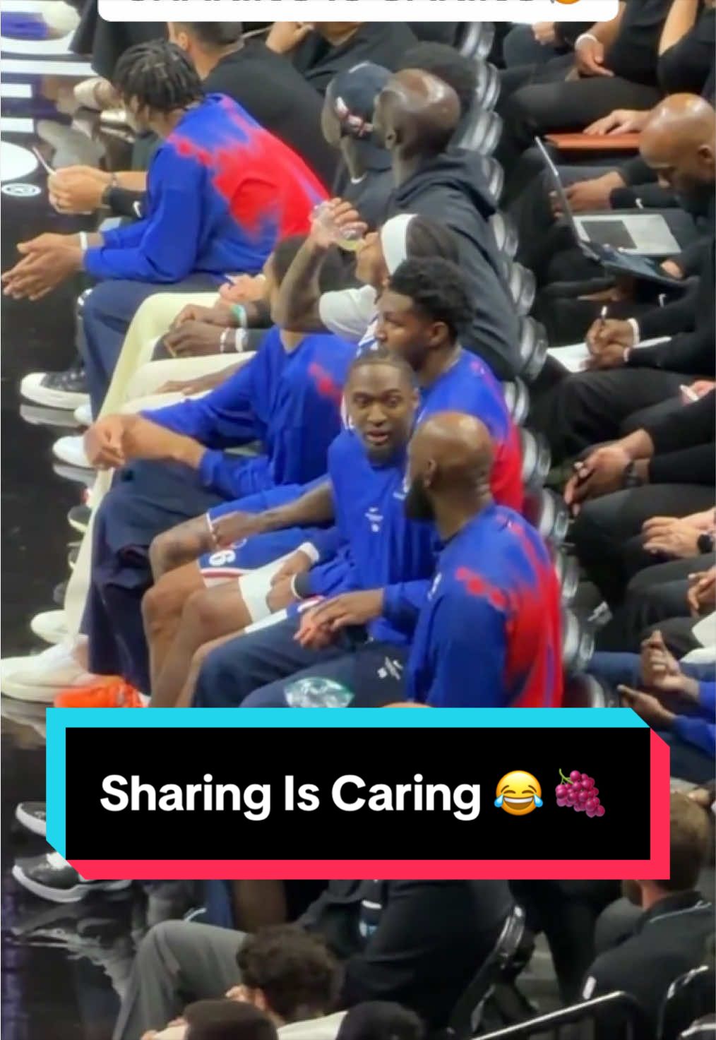 Teammate bonding on the sidelines 🤝 