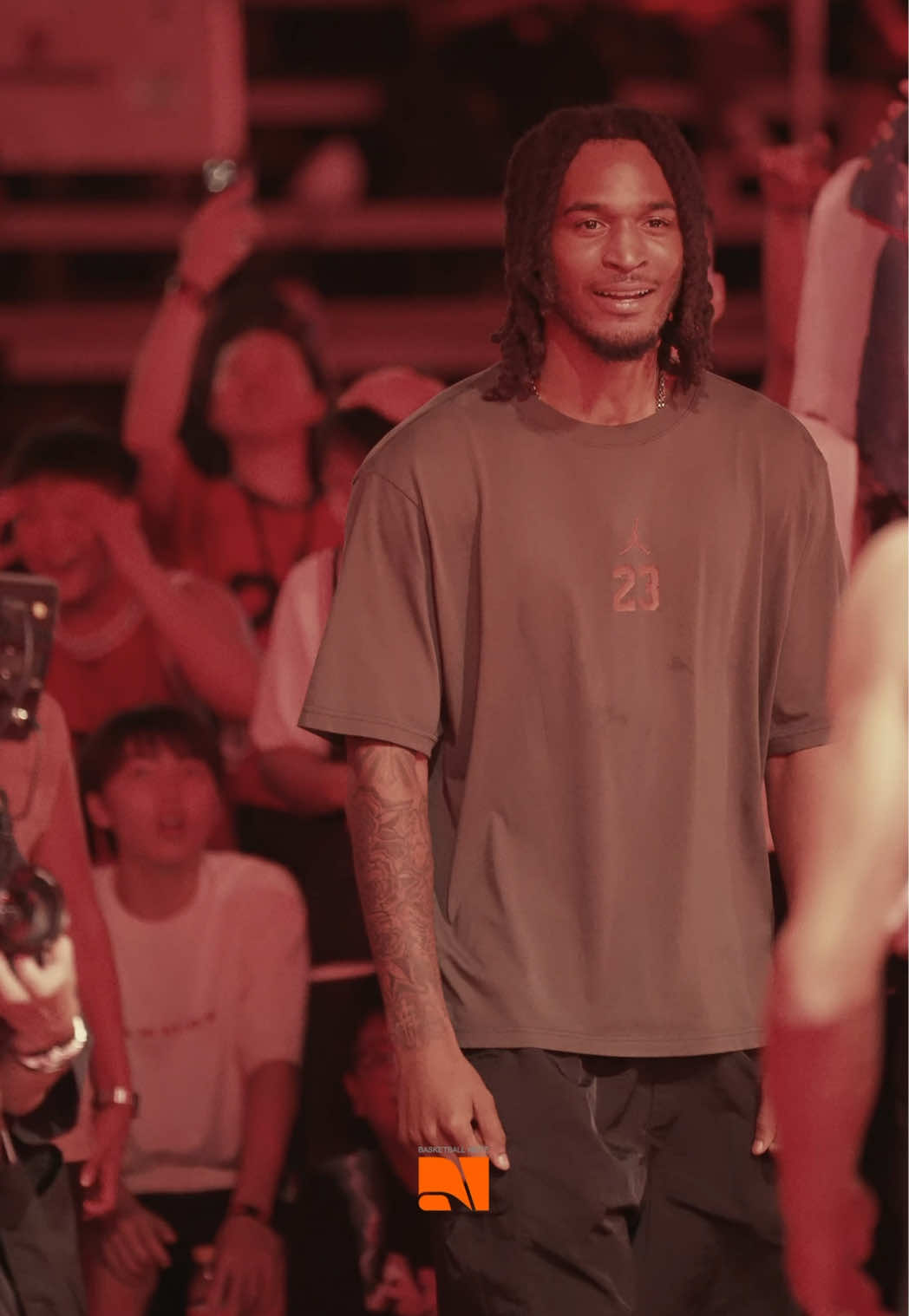 場邊的Stephon Castle也很嗨🔥 