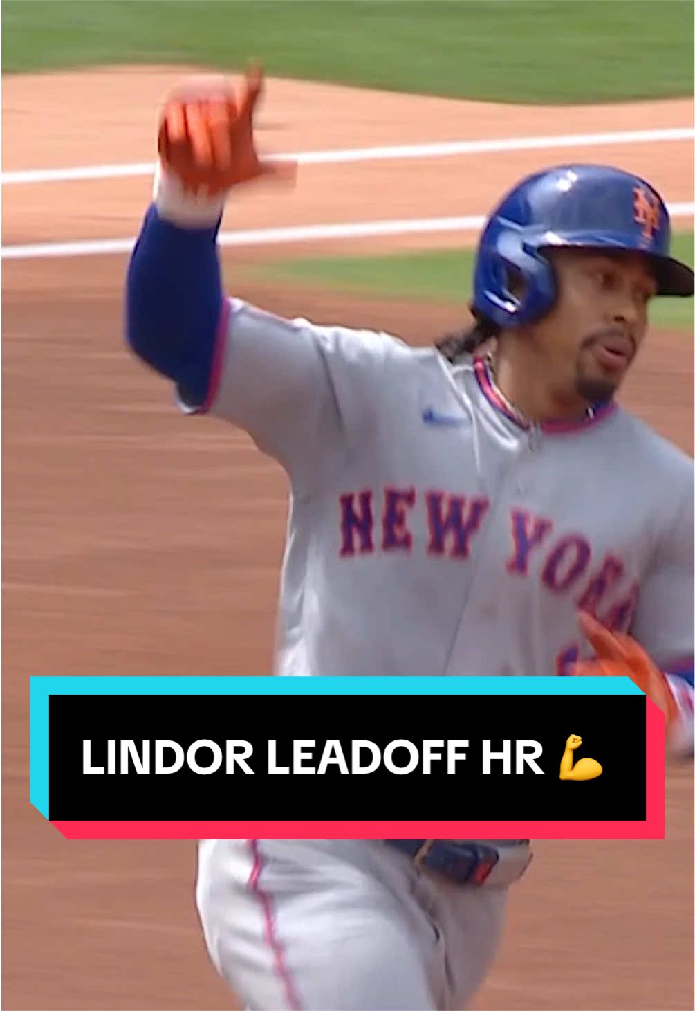 Francisco Lindor starts the scoring in the Bronx! 