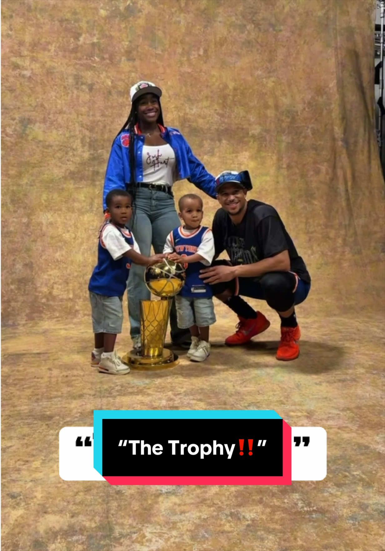Josh Hart’s twin sons Hendrix & Haze would not let go of @The Larry O’Brien Trophy 🥹🏆 