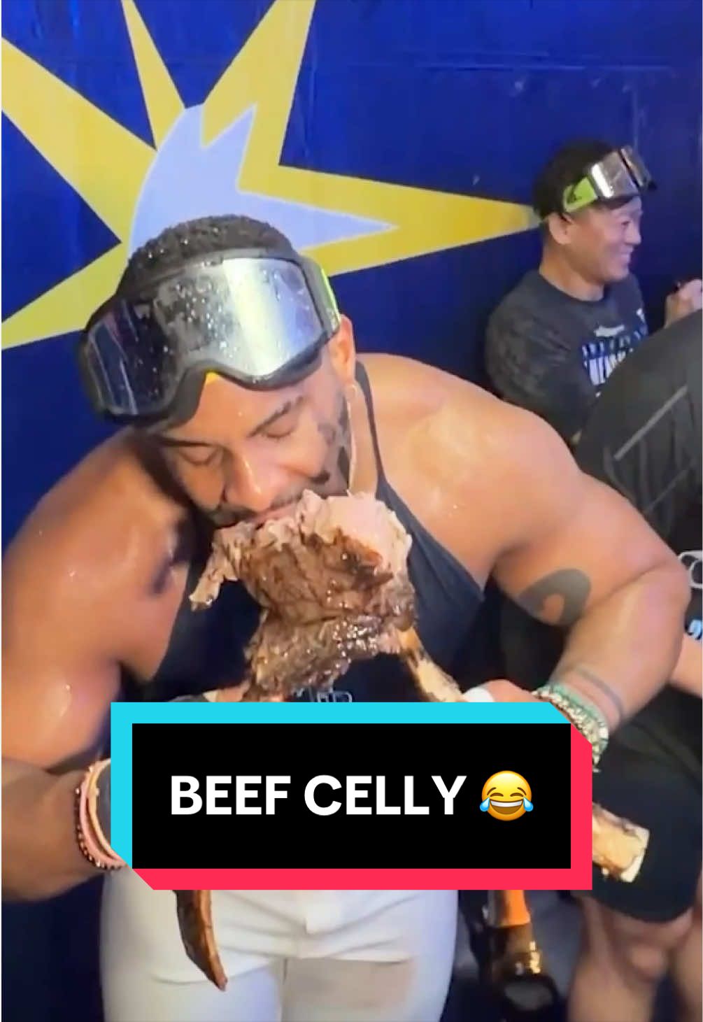 Yandy Díaz and Junior Caminero celebrate with a tomahawk steak in the Rays clubhouse! 🥩