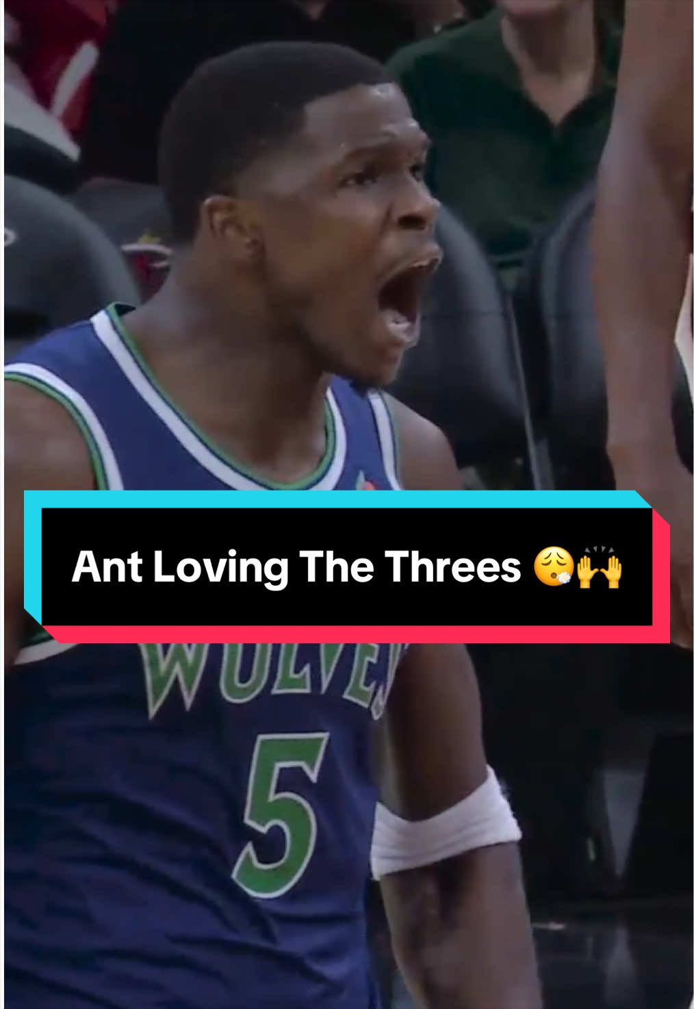 Ant is knocking down threes ‼️