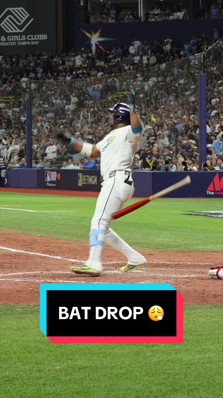 Yandy Díaz's bat drop put an exclamation point on the Rays win!