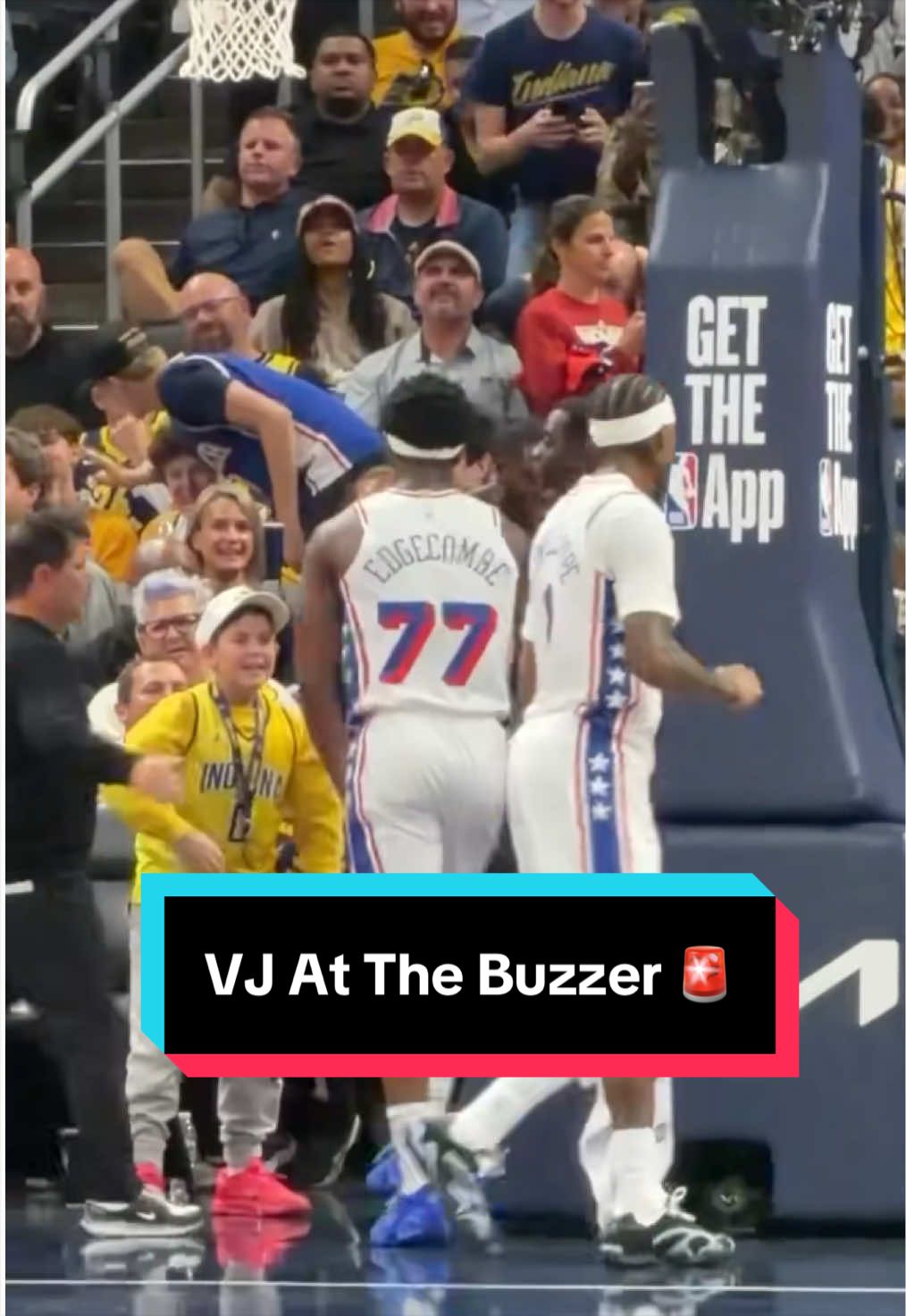 VJ got everyone on their feet after beating the halftime buzzer 😱 