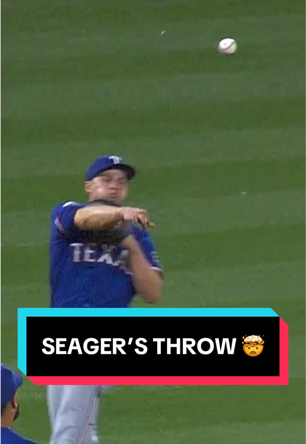 Corey Seager steals a hit from Julio Rodríguez 🤯