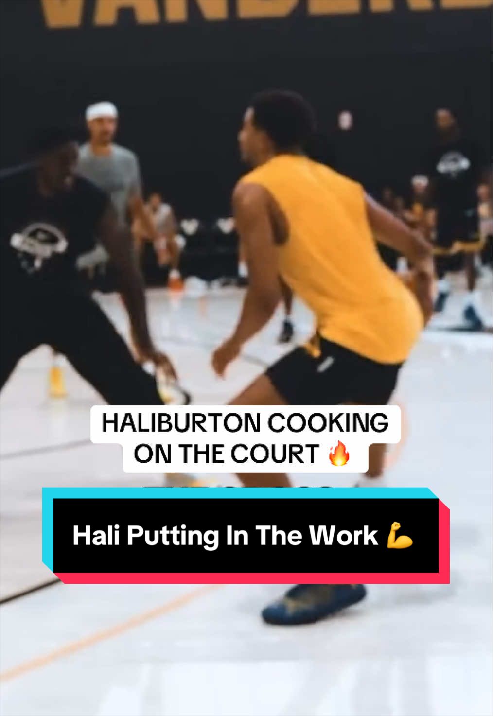 Haliburton getting in the flow scrimmaging with Pacers teammates 🔥 
