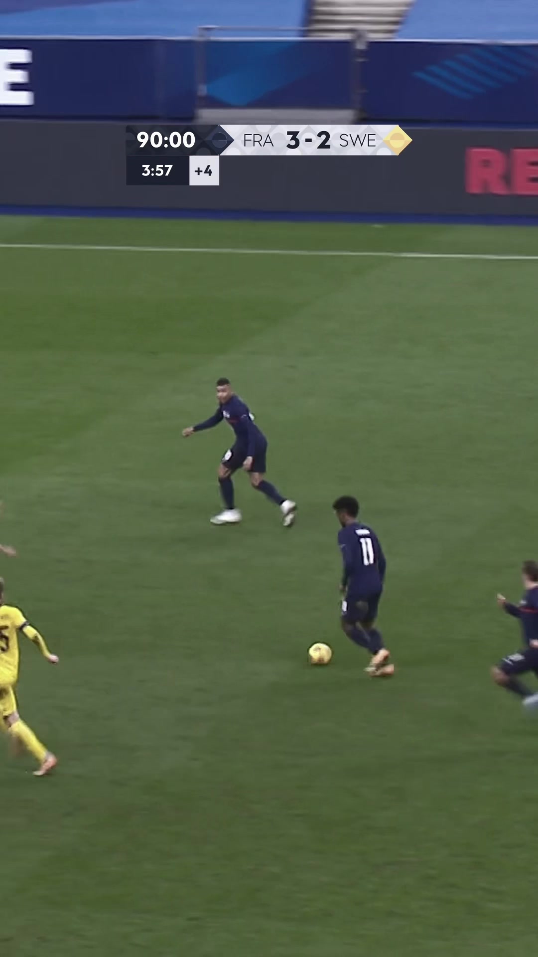 Kingsley Coman into the empty net ⚡️