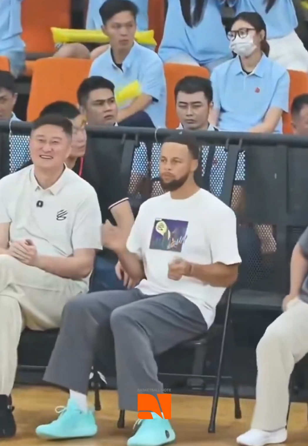 Stephen Curry親自在現場聽到了「Curry之歌」後開始起舞😭 