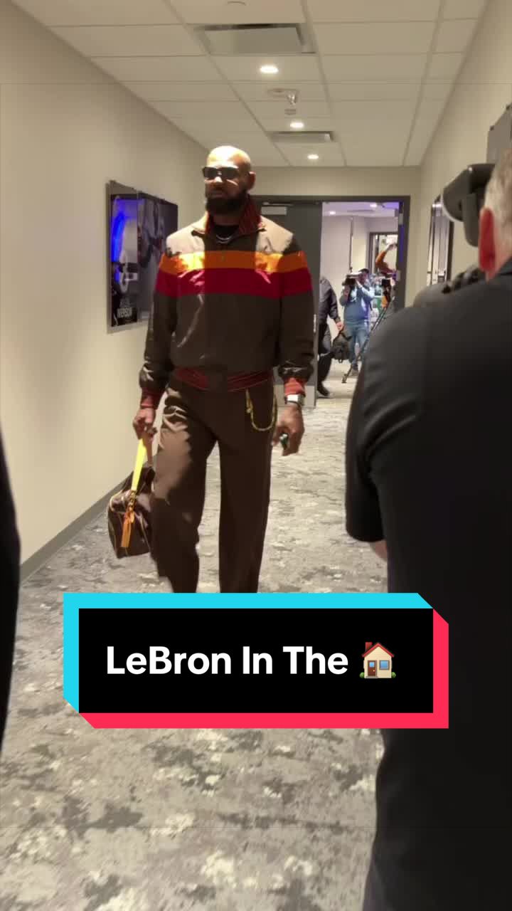 LeBron is in the 🏠 